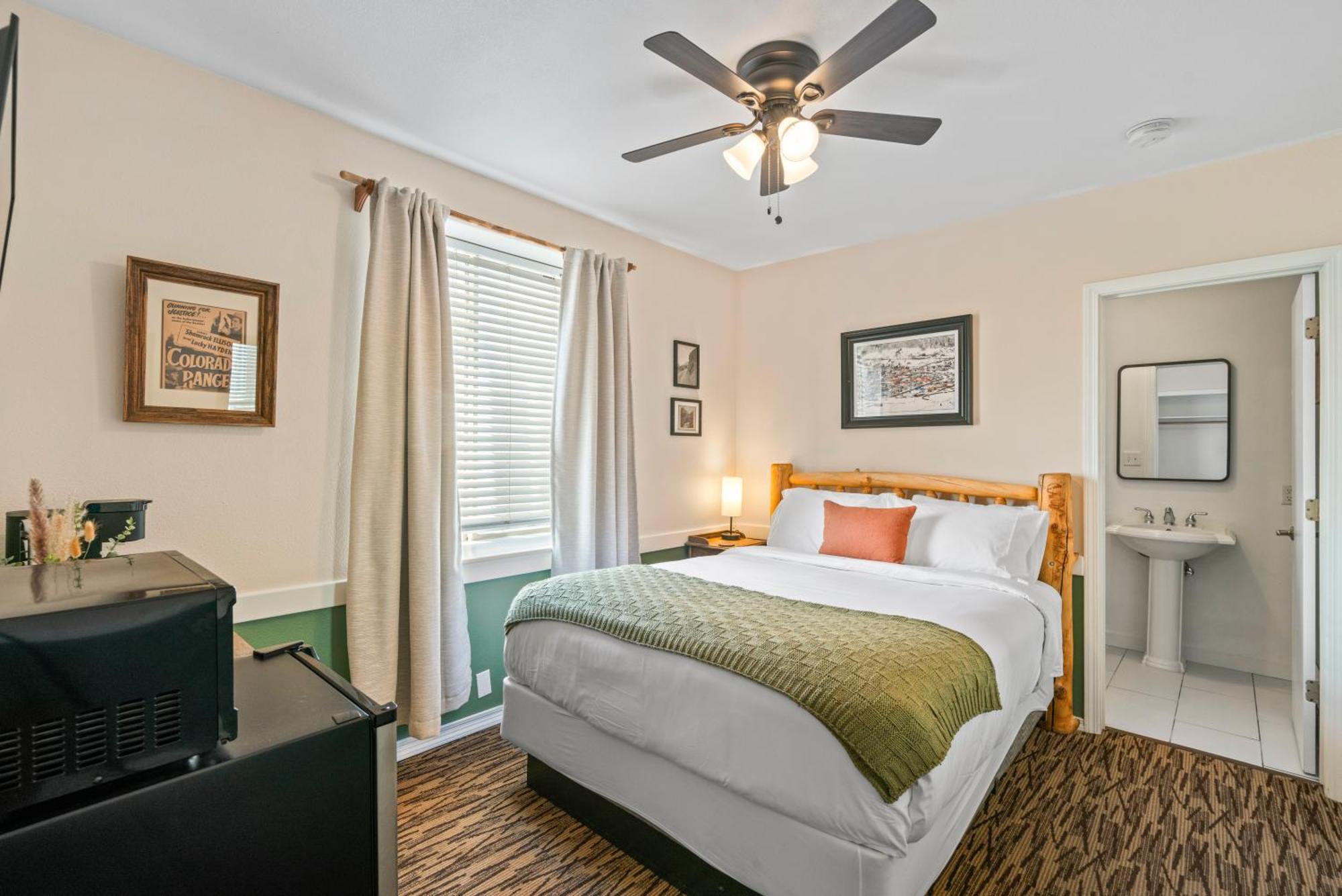The Bent Elbow Hotel Silverton Bagian luar foto